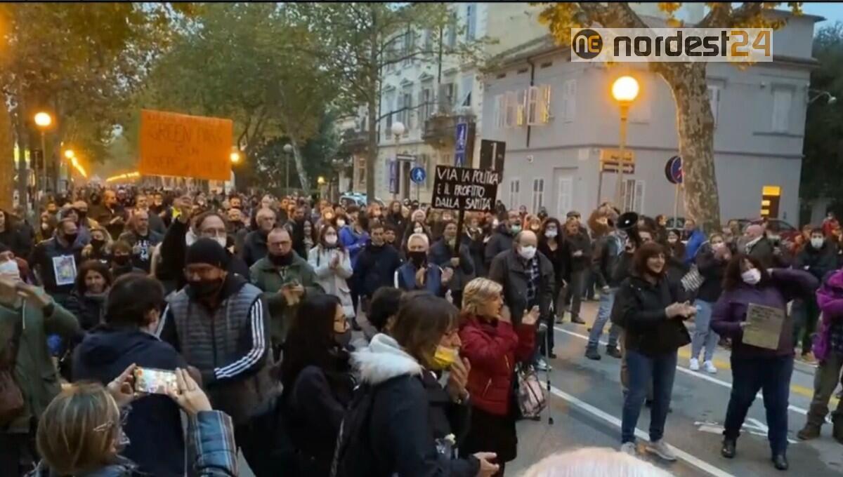 "No Green pass", manifestazione di protesta a Gorizia - 