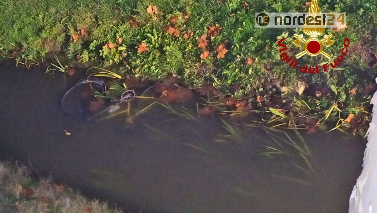 Investito in bicicletta e sbalzato in un canale: caccia al pirata - 