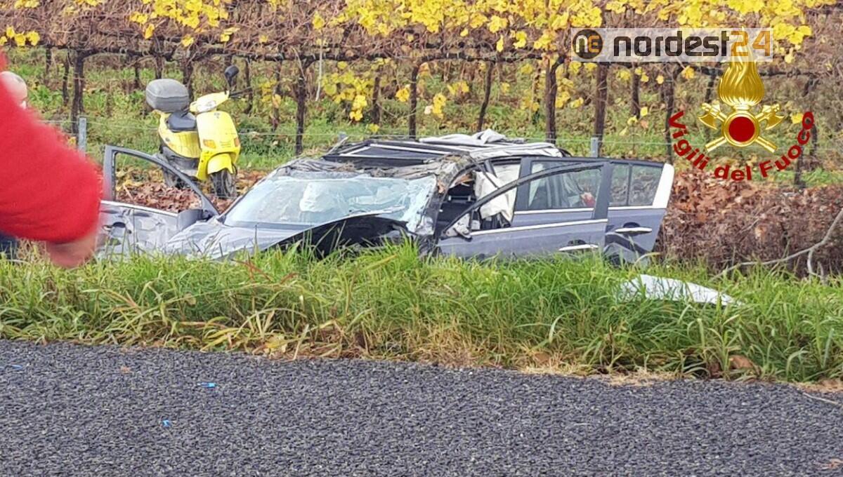 Incidente in autostrada A27, scontro tra 2 auto: due feriti - 