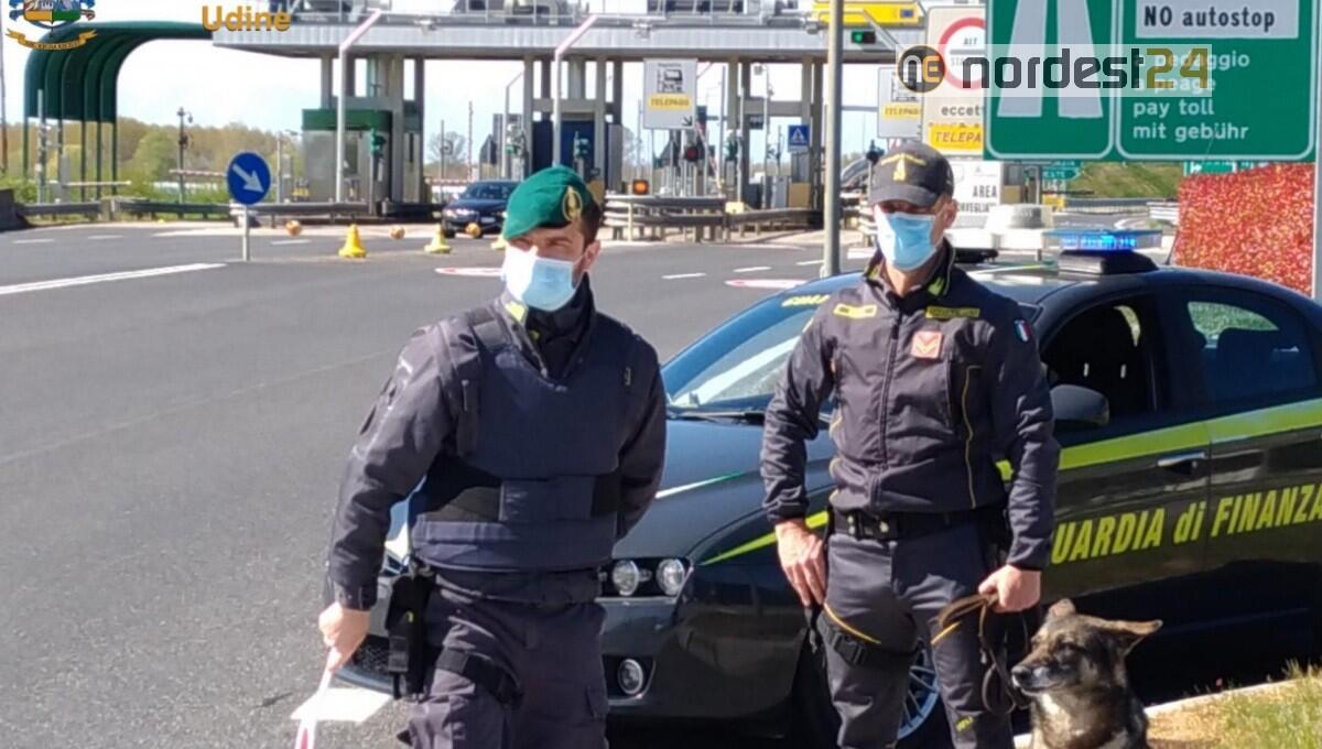 Maxi sequestro di droga nel parcheggio del centro commerciale - 