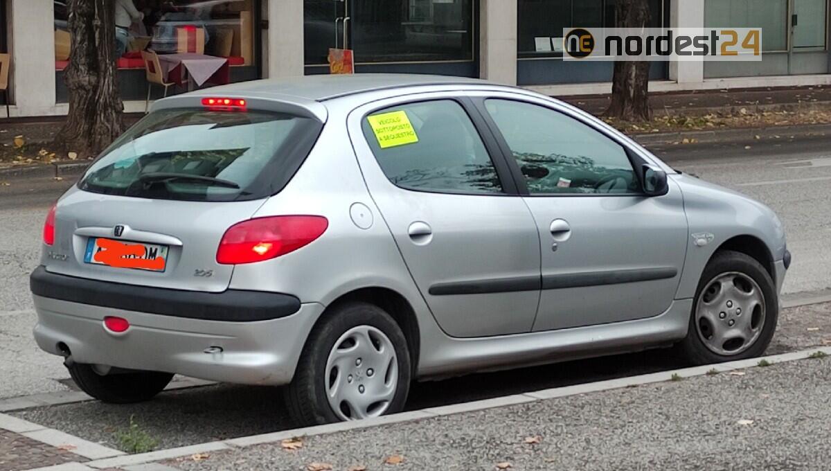 Targa straniera, residenza italiana da 6 anni: 'stangato' automobilista - 