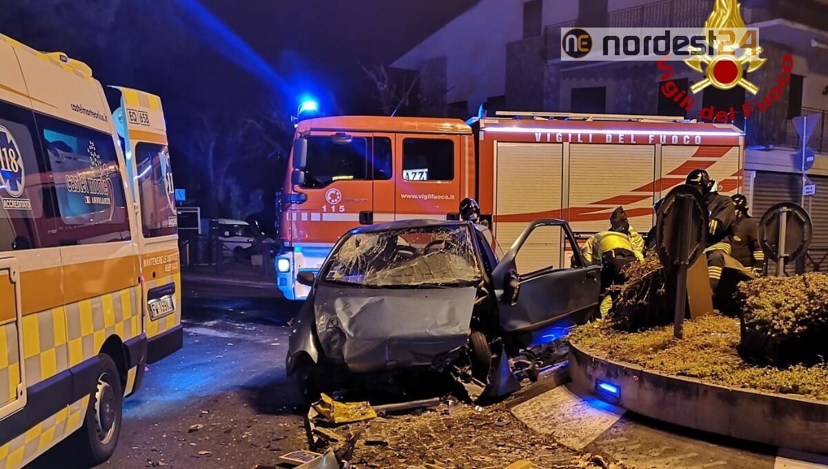 Schianto contro la rotonda a Cavallino Treporti: ferita la conducente - 