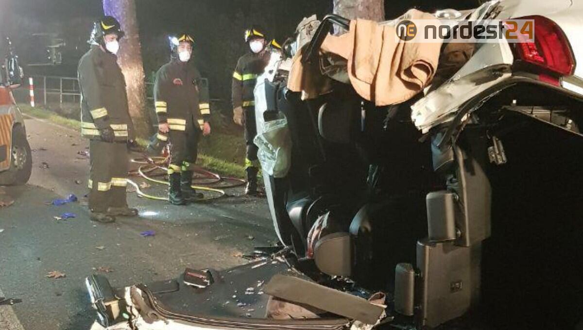 Schianto contro un platano: due giovani feriti a Maser - 