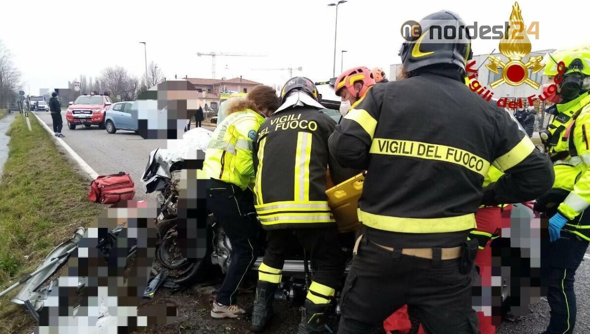 Incidente a Torviscosa, scontro auto furgone: morto Lori Versolatto - 