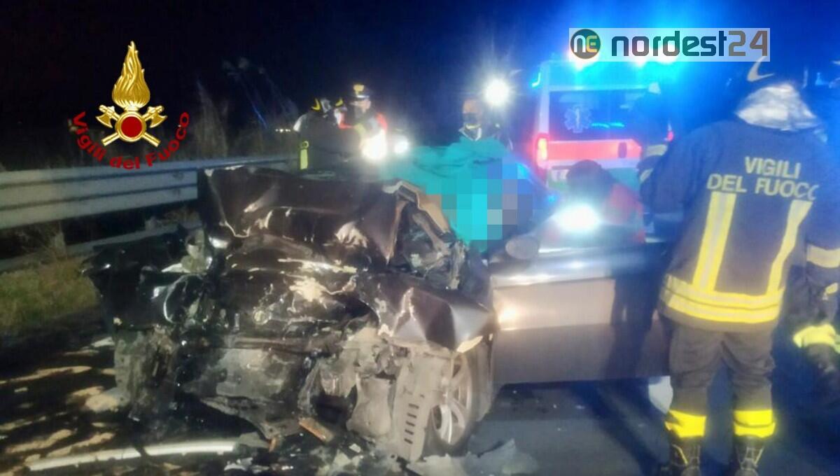 Scontro tra due auto: decedute due persone, un ferito grave - 
