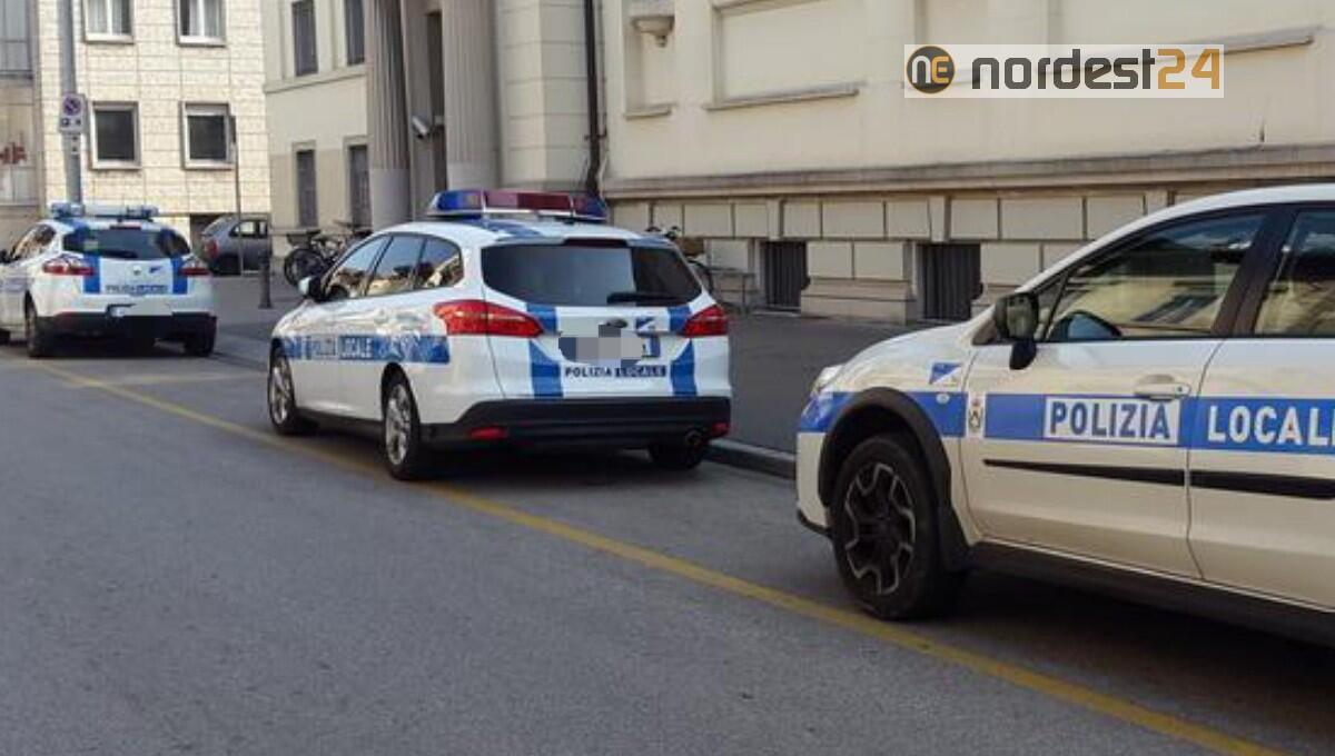 Studentessa minorenne importunata e inseguita fuori scuola: denunciato 62enne - 