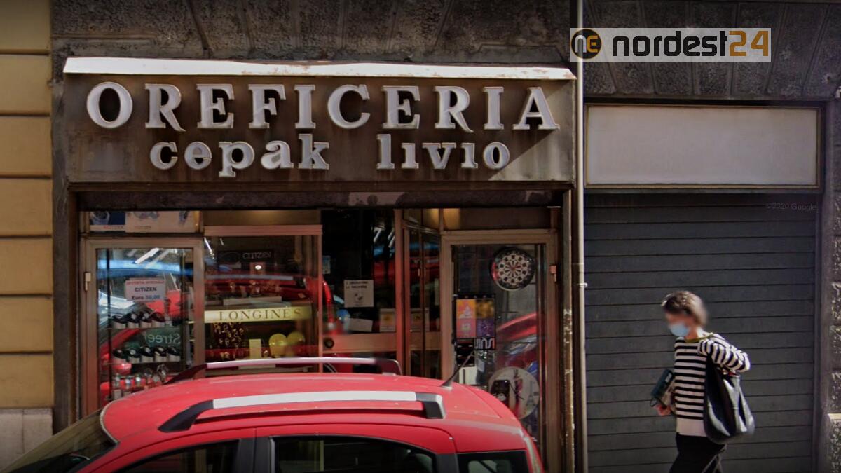 Rapina in gioielleria a Trieste, immobilizzano il titolare e scappano con 20mila euro - 
