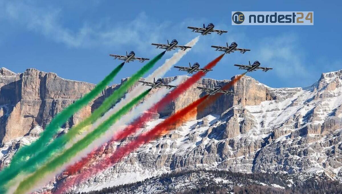 Le acrobazie delle Frecce tricolori in Alta Badia in occasione della Coppa del mondo di sci alpino - 
