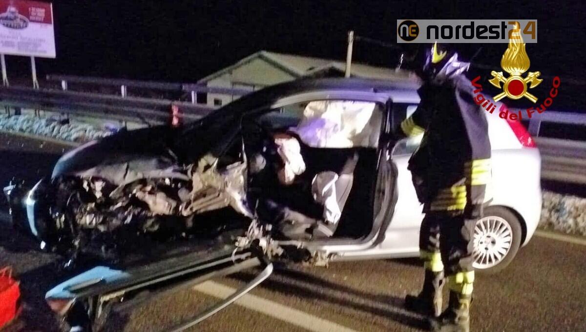 Due auto si scontrano: deceduto un uomo - 