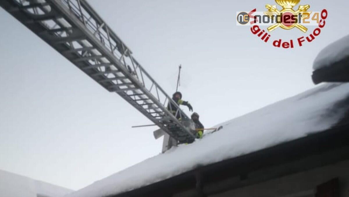 Dalla canna fumaria divampa un incendio: i pompieri domano le fiamme - 