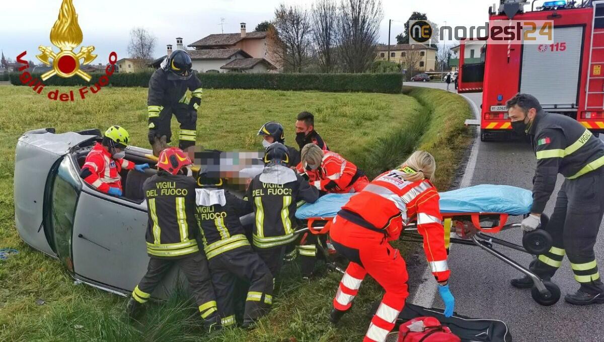 Incidente a Cecchini di Pasiano, scontro tra 2 auto: ferita una donna - 