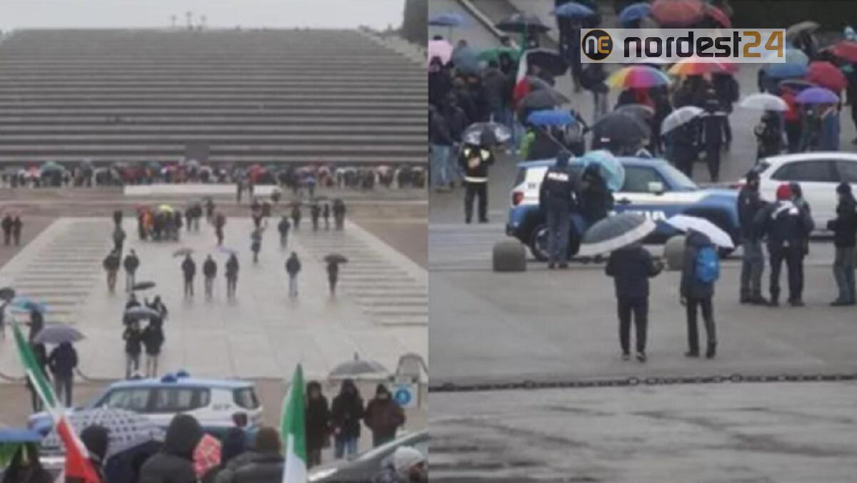 Centinaia di No Vax manifestano non autorizzati al Sacrario di Redipuglia - 