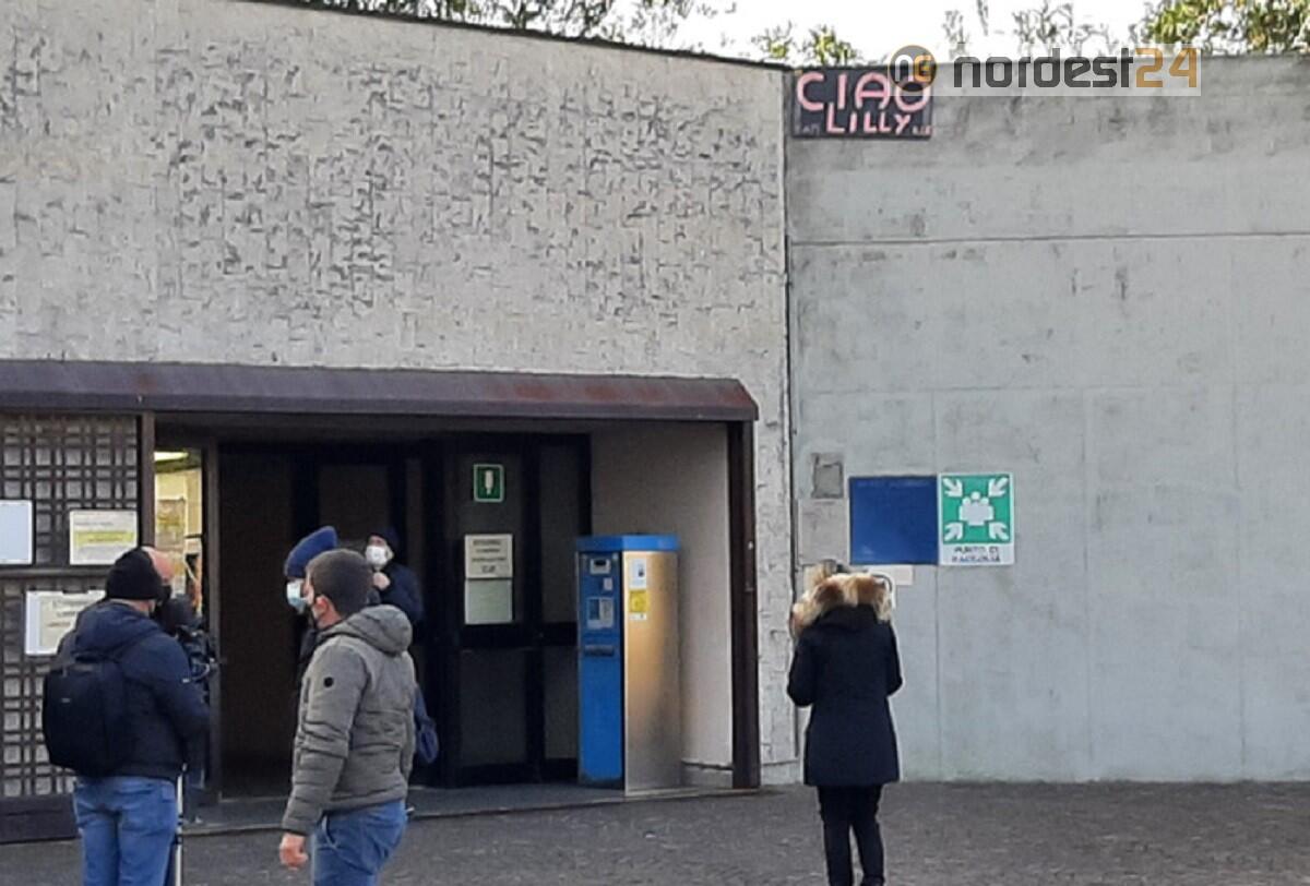 Funerali di Liliana, il marito: "sono uscito per comprare i fiori, i nostri fiori, come il bouquet da sposa" - 