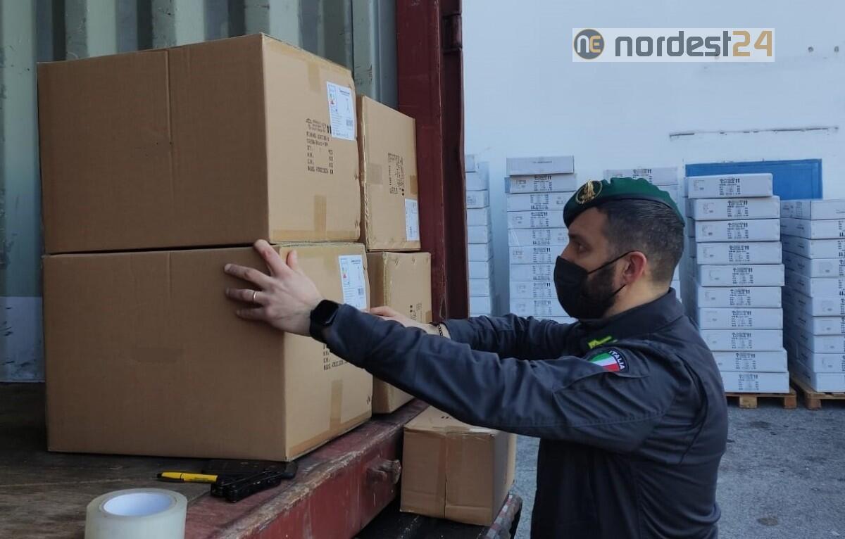 Sequestrati oltre 1000 chilometri di strisce led, potenzialmente pericolose - 