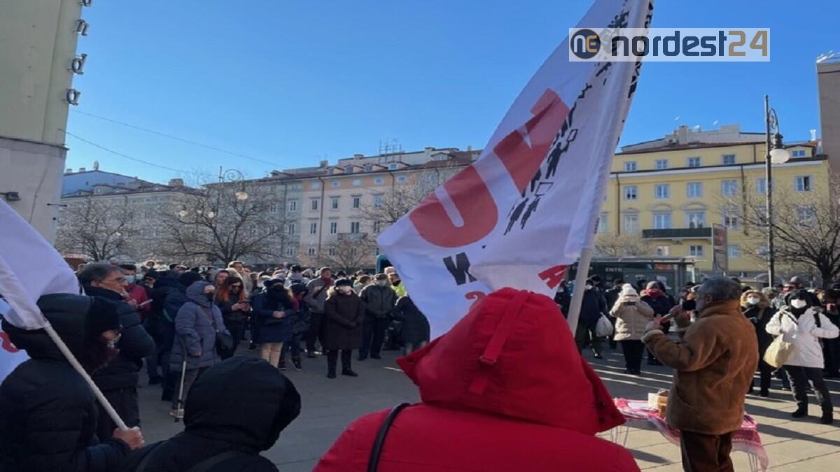 Green pass, presidio a Trieste: "giù le mani dal lavoro e over 50" - 