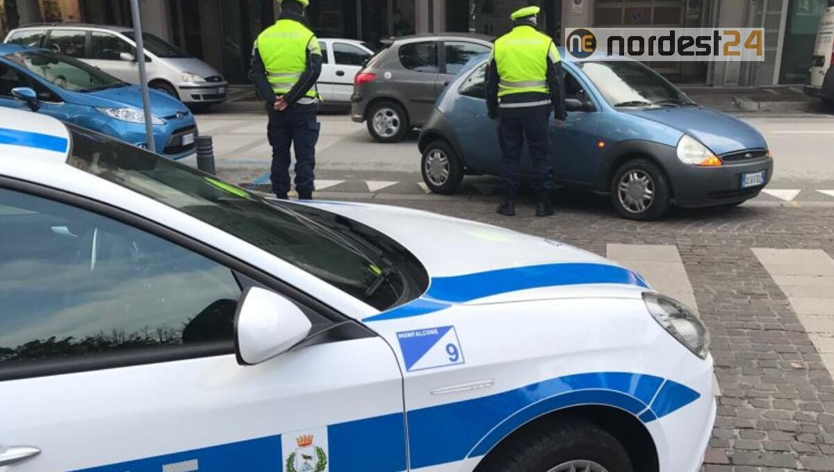 Alla guida senza patente e assicurazione: quasi 6mila euro di multa e sequestro - 