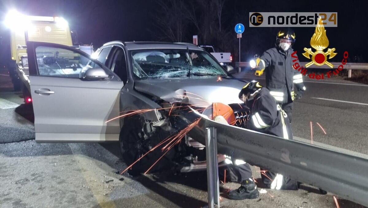 Guardrail "entra" nell'auto fino al passeggero: 'miracolate' tre donne - 