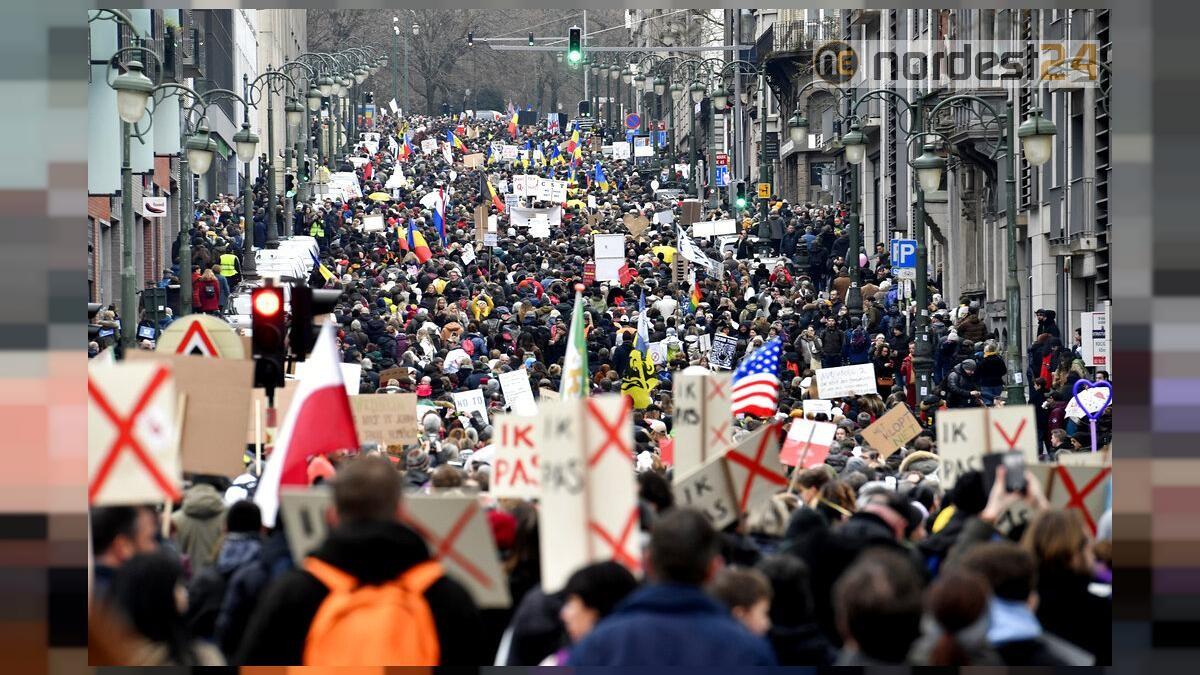 Covid, 50mila a manifestazione Bruxelles, 70 arresti e 15 feriti - 