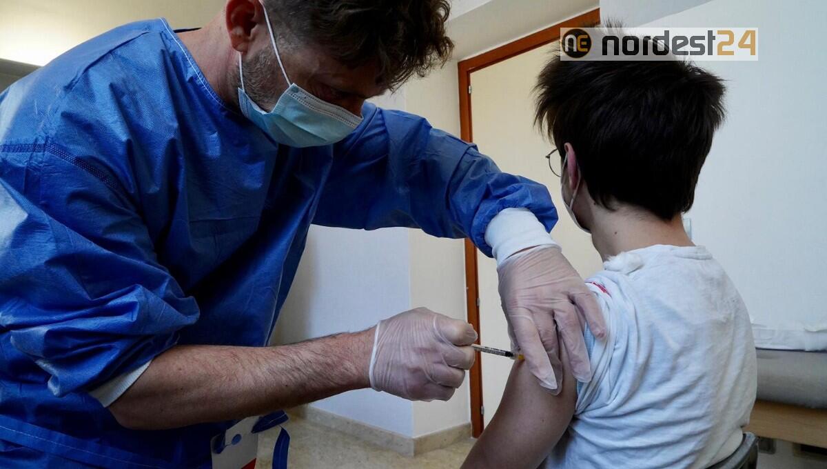 Da domani prenotabili in Fvg dosi booster da 12 anni in su - 