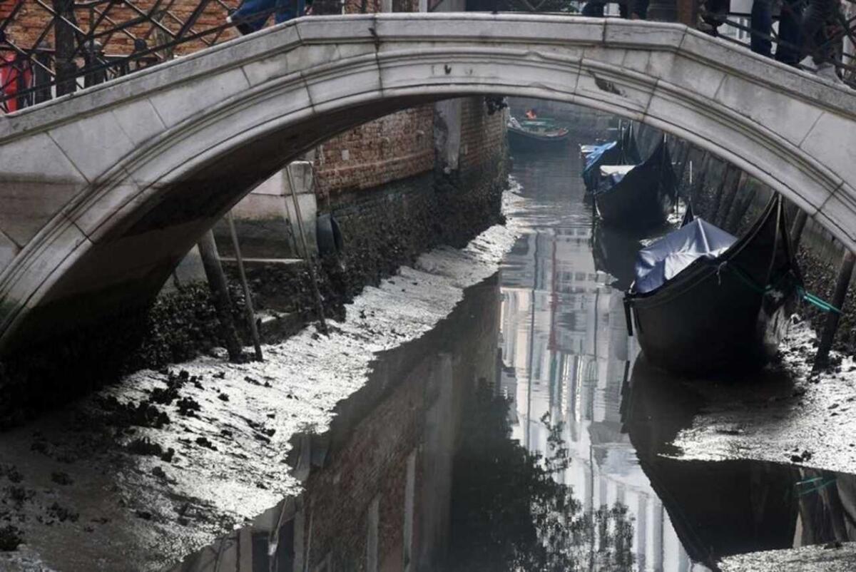 A Venezia bassa marea eccezionale: canali a secco - 