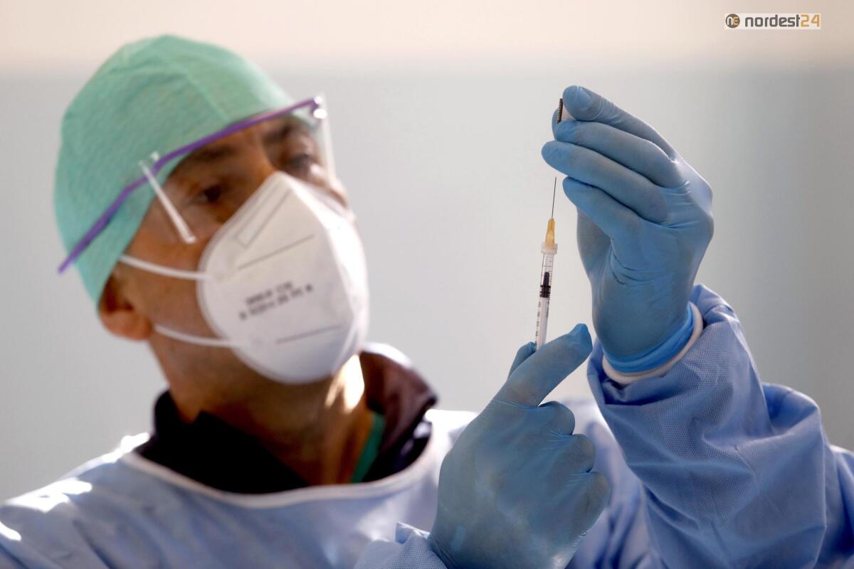 Vaccini, M5s: "inviare studenti di infermieristica negli hub" - 