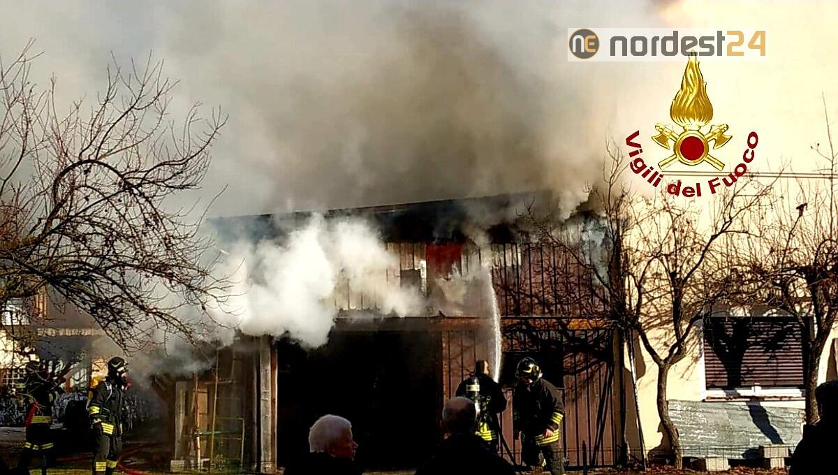 Muore nel tentativo di spegnere le fiamme nella sua baracca - 