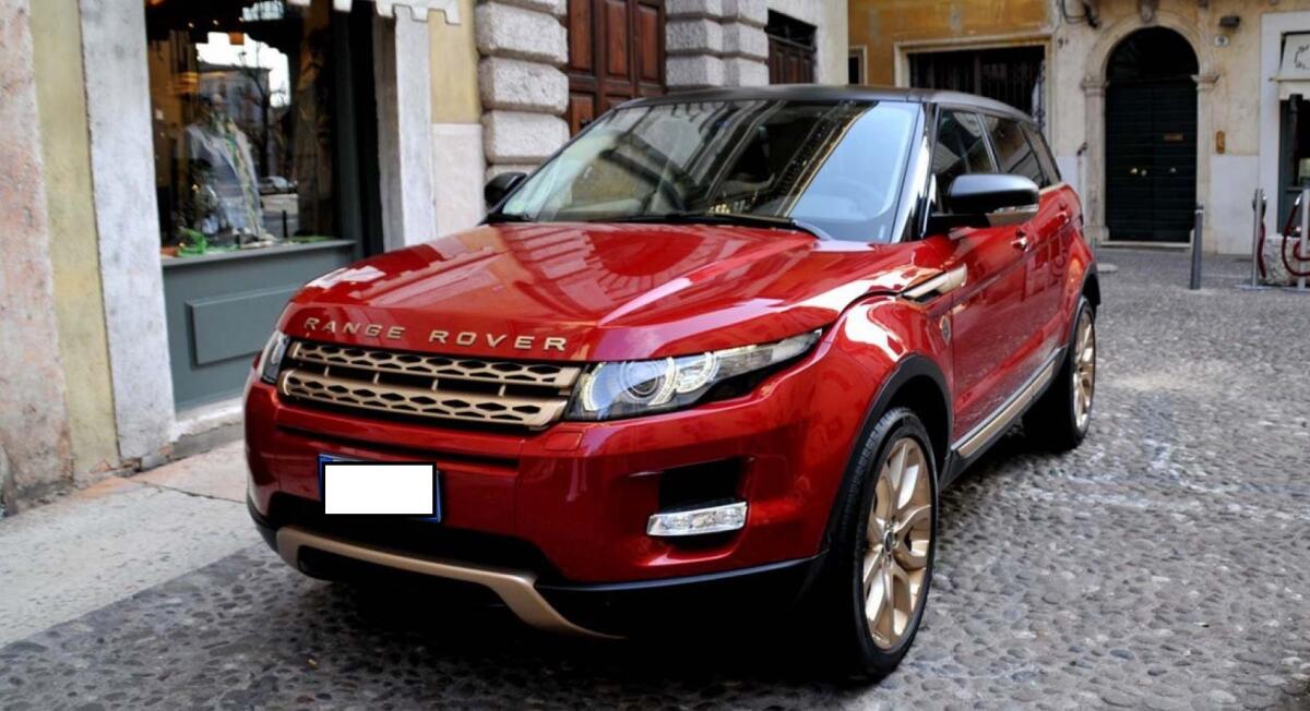 Esibiva le parti intime alle ragazze: denunciato il "maniaco del Suv" - 