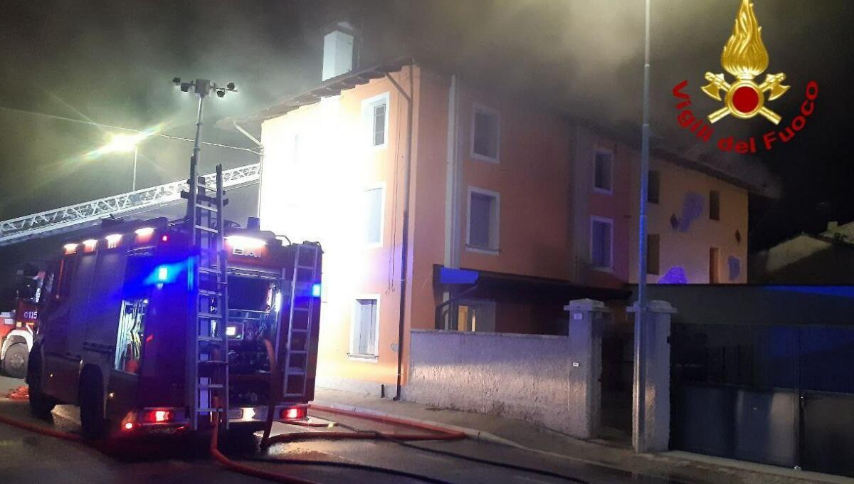 Incendio in un'abitazione a Valvasone Arzene: danni ingenti, inagibile - 