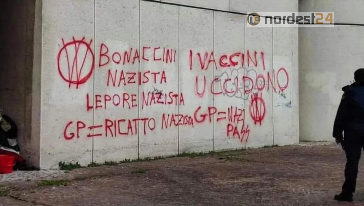 Scritte No vax, Fedriga: indegne offese a Bonaccini e Lepore - 