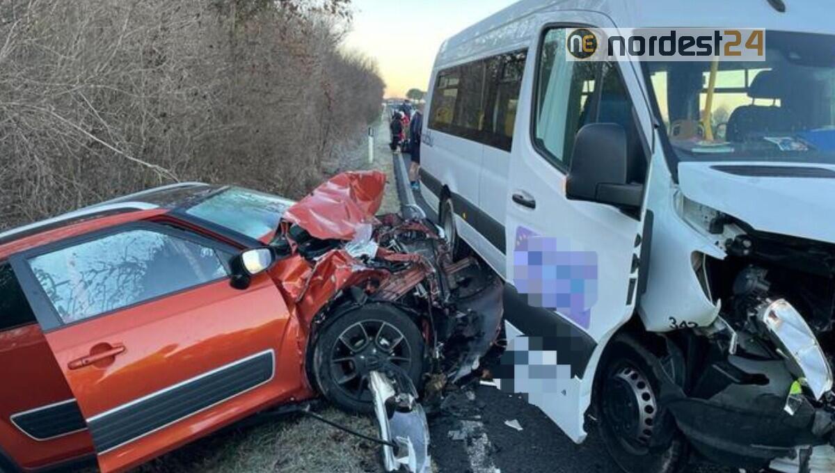 Incidente mortale a Carlino: scontro tra scuolabus e due auto - 