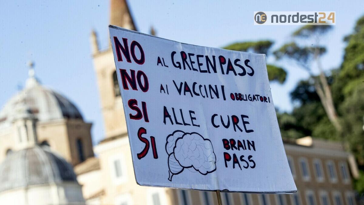Green pass, in 1000 a Roma: partita manifestazione no vax - 