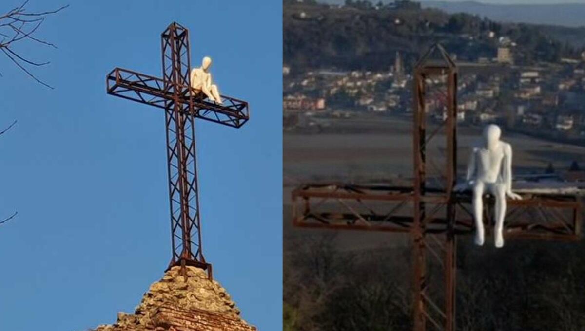 Un "angelo bianco" installato su una croce ad Arcugnano nel Vicentino - 