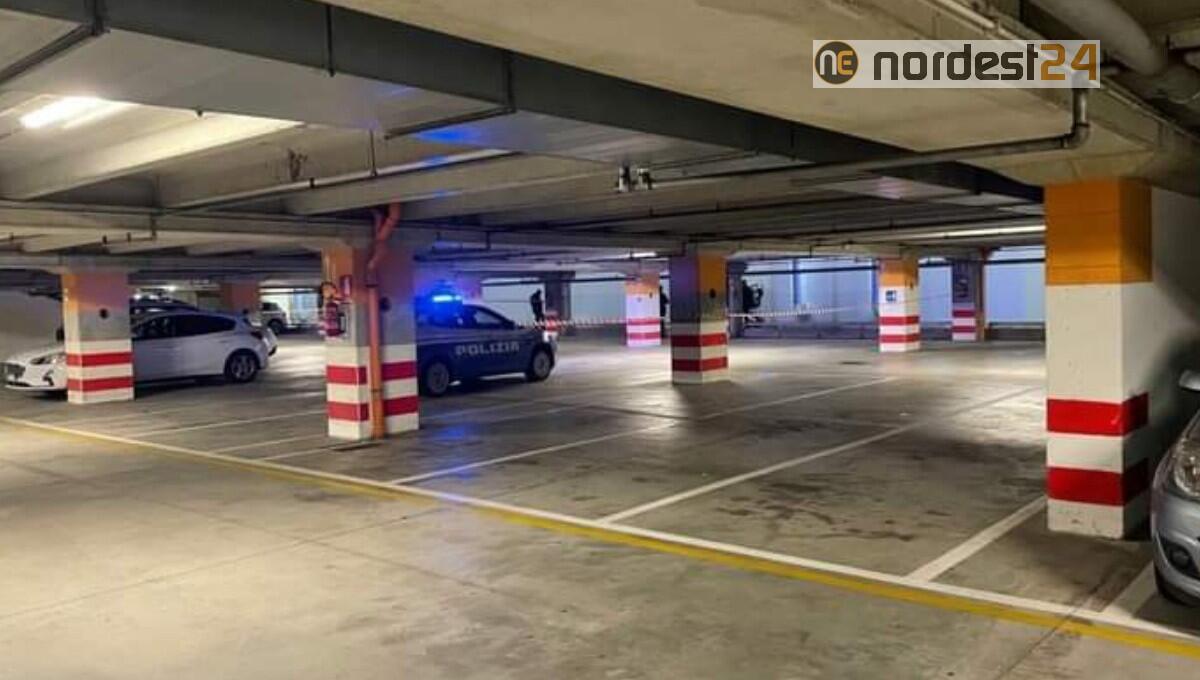 Cadavere di un uomo trovato in un parcheggio a Trieste - 