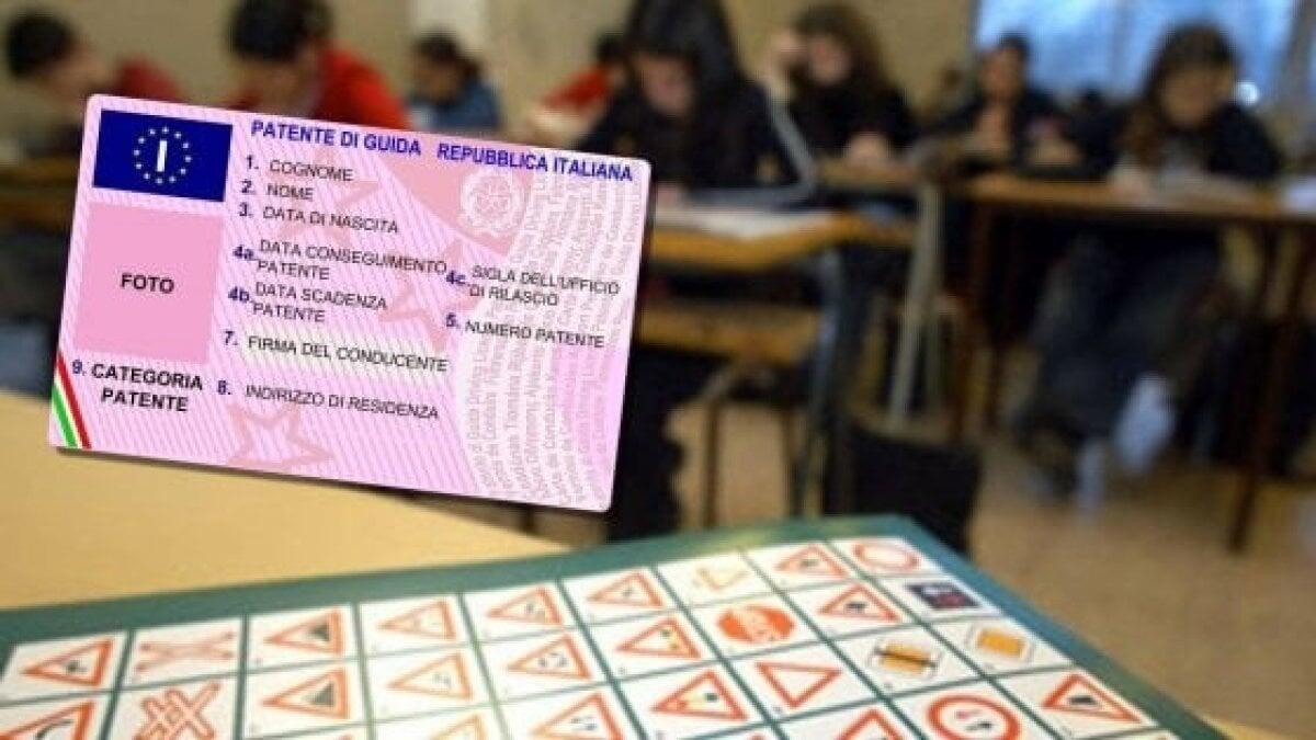 Nuovo esame di teoria Patente di Guida 2022 a 30 domande - 