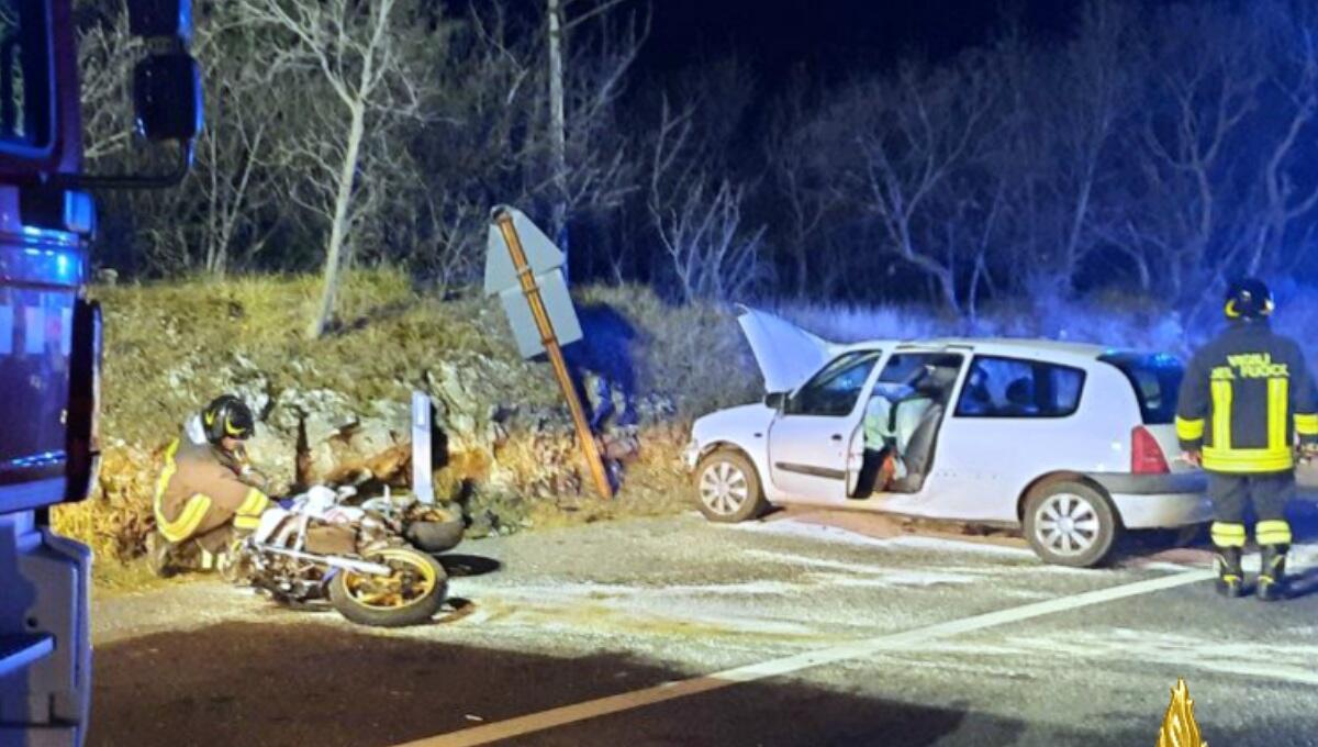 Yamaha R6 e Renault Clio si scontrano: giovane centauro ferito seriamente - 