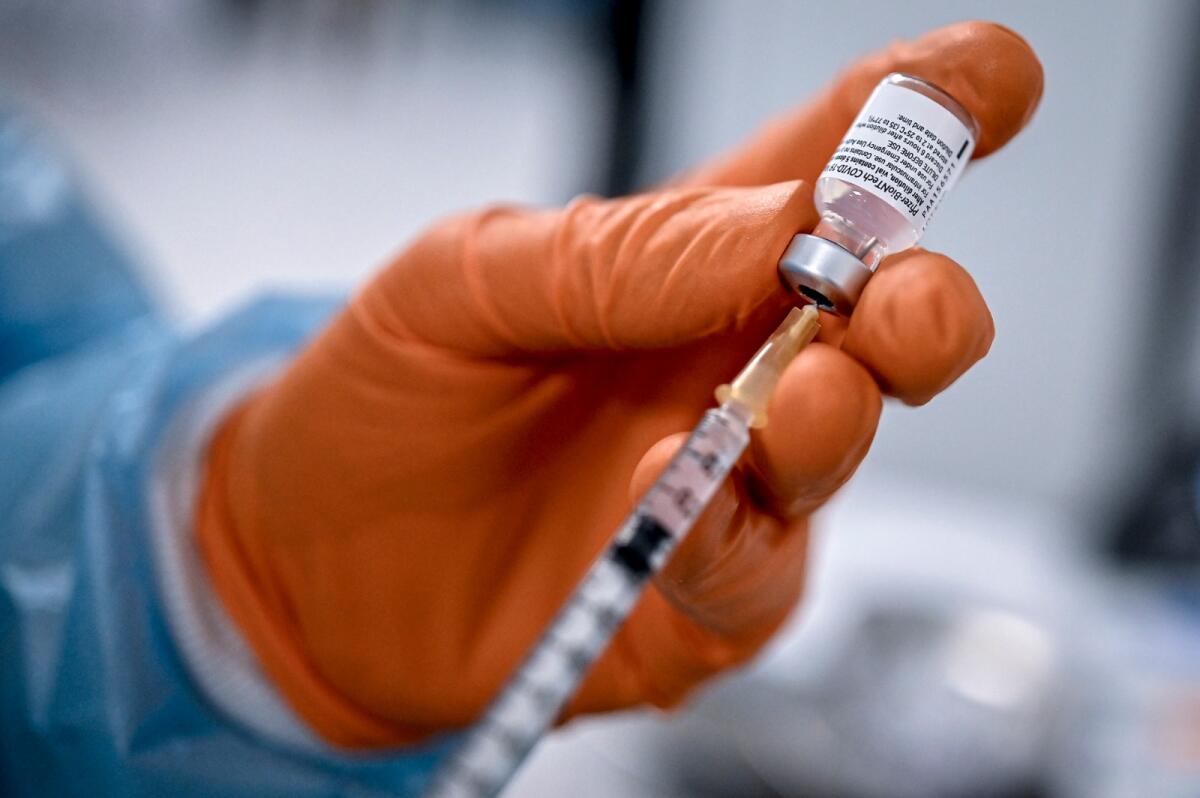 False vaccinazioni in cambio di regali: arrestati 2 medici di base - 