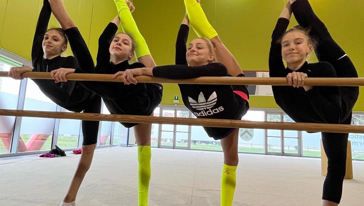 La giovanissima squadra di ritmica dell’Asu pronta per la pedana di A1 - 