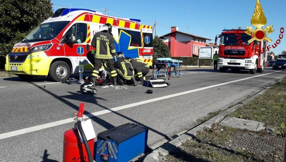 Incidente a Sacile, scontro tra auto e moto: due feriti - 