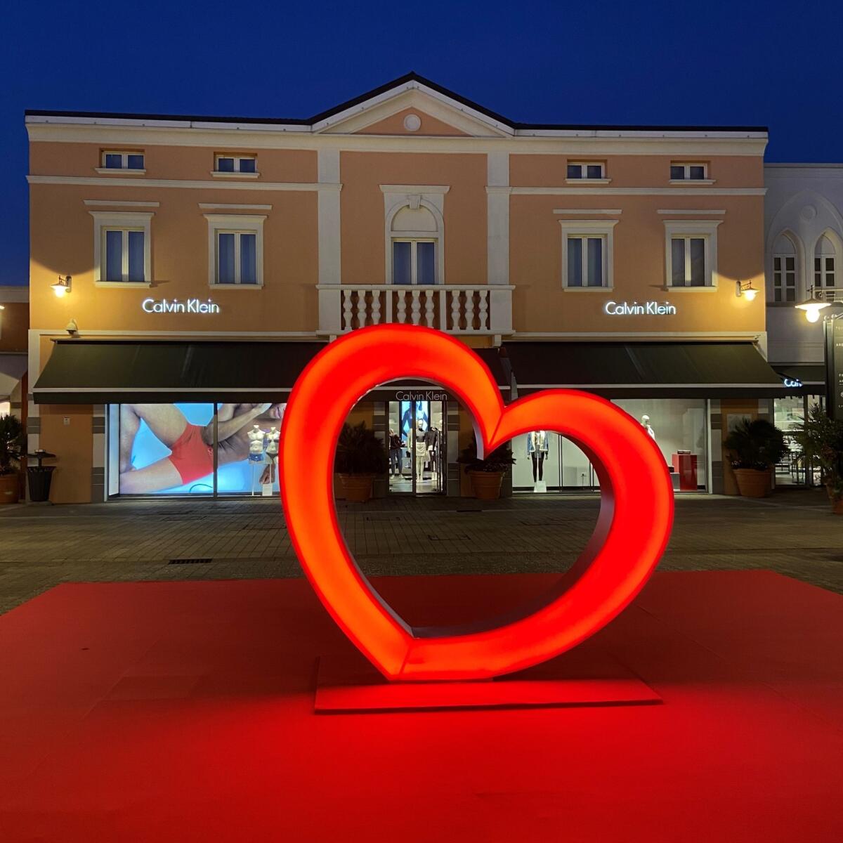 San Valentino al Palmanova Village: allestimento speciale e cioccolatini in regalo - 