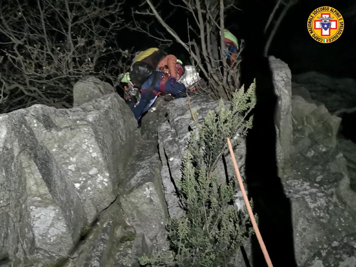 Recuperati due scalatori incrodati sulla parete - 