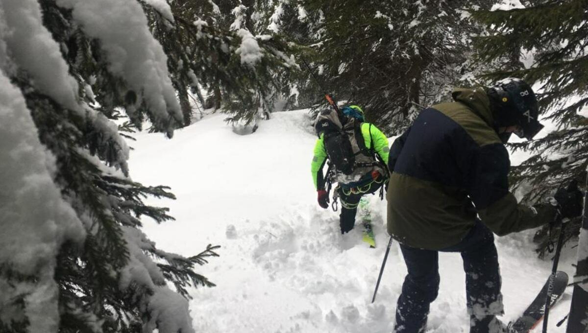 Fuoripista a Pramollo, si perde nei boschi a 1700 m: soccorso uno sciatore - 