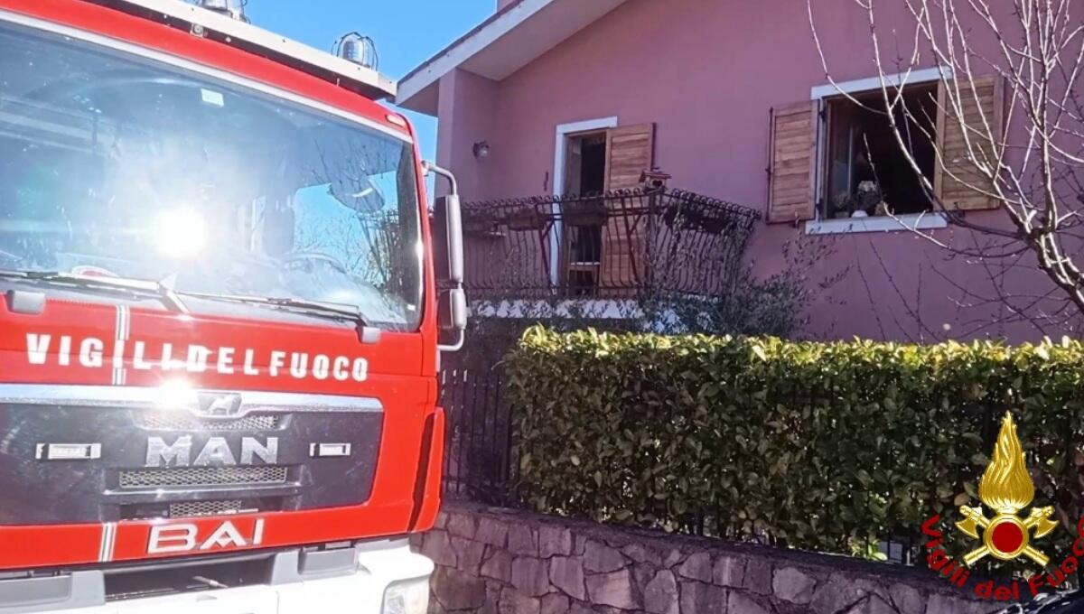 Incendio in abitazione a Trieste: intossicati due anziani e la badante - 