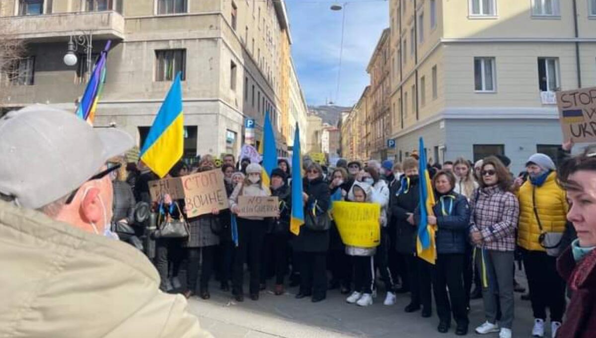 Ucraina, centinaia in piazza da Trieste a Udine: 'stop alla guerra' - 