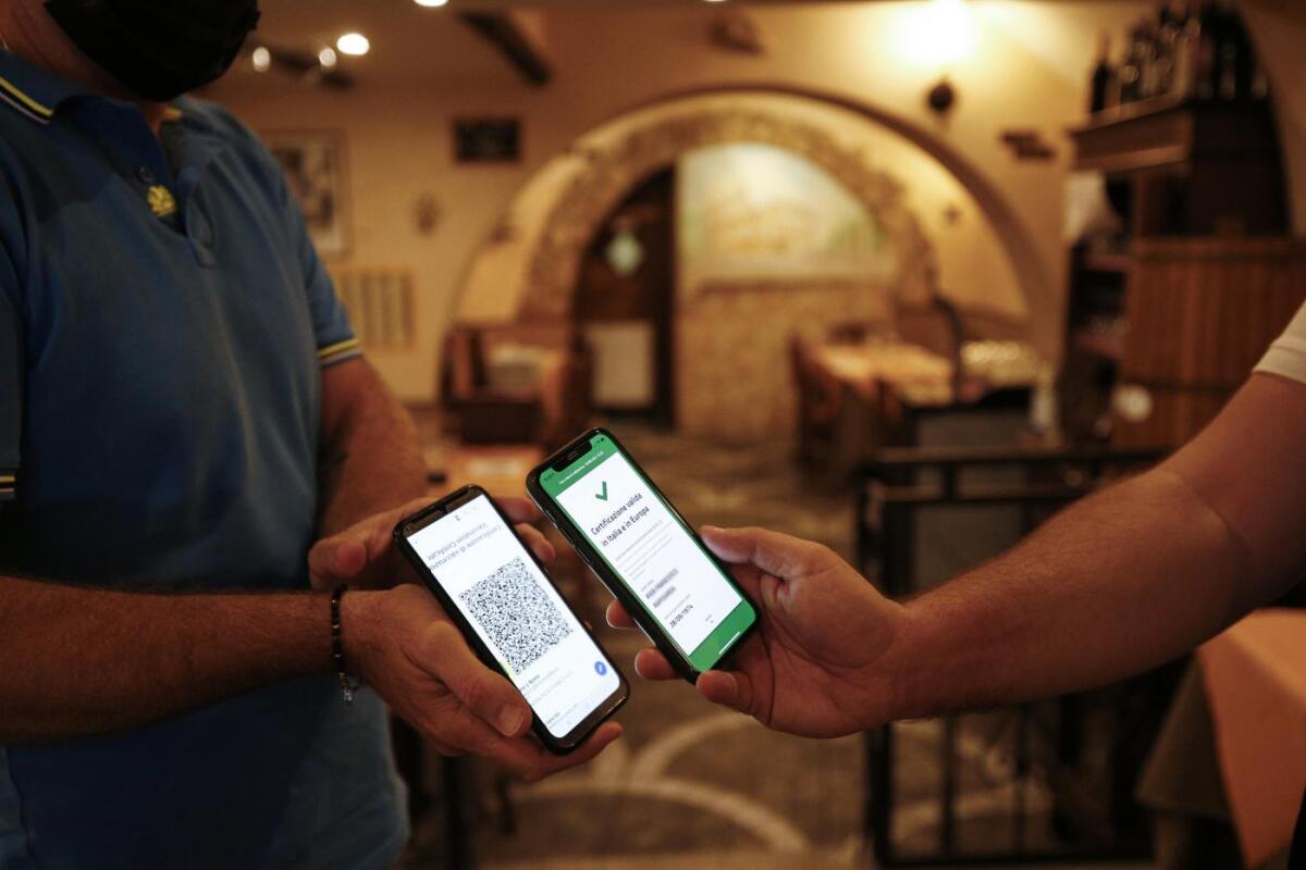 Covid, cosa cambia dal 1° aprile: addio all'emergenza e primo stop al pass - 