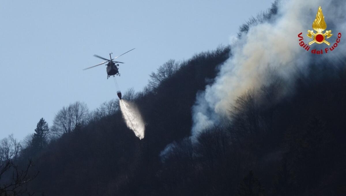 Incendi di boschi e sterpaglie in Friuli: intenso lavoro per i vigili del fuoco - 