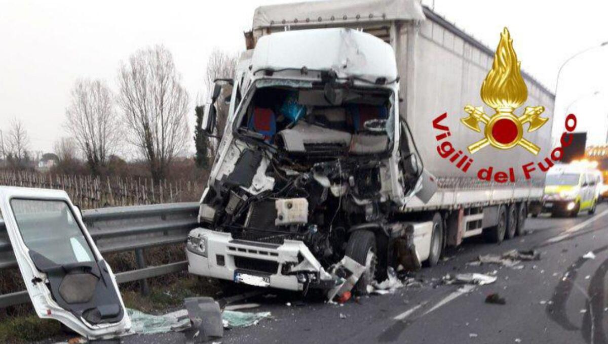 Incidente in A4, tamponamento tra 3 mezzi pesanti tra San Stino e San Donà di Piave - 