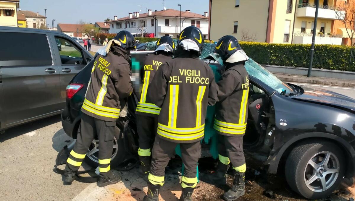 Incidente ad Agugliaro, scontro auto moto: 3 morti, anche una mamma e la bimba - 