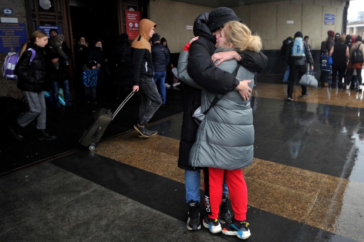 Colta da infarto quando rivede la madre dopo la fuga dall'Ucraina - 