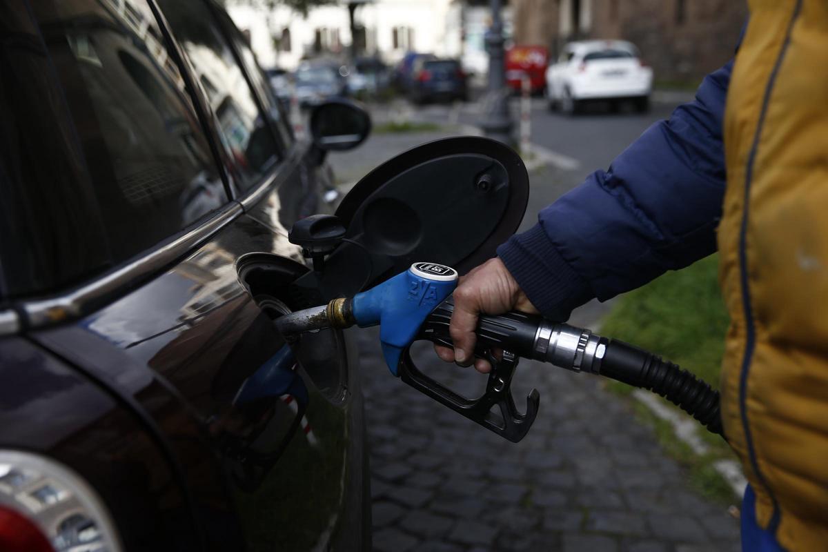 Carburanti, "Giunta non ha abbattuto accise, basta favole" - 