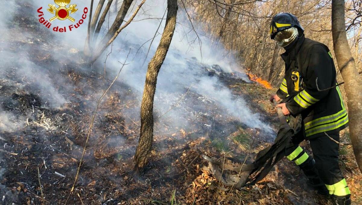 Raffica di incendi di sterpaglie in provincia di Vicenza - 
